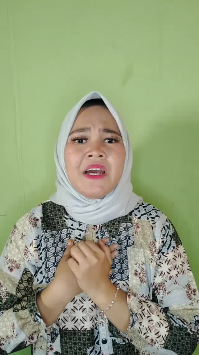 assalamualaikum,hai semuanya nama saya siti fatimah umur saya 22 tahun saya berasal dari Riau kabupaten Rokan Hilir,saya bekerja di mommmot