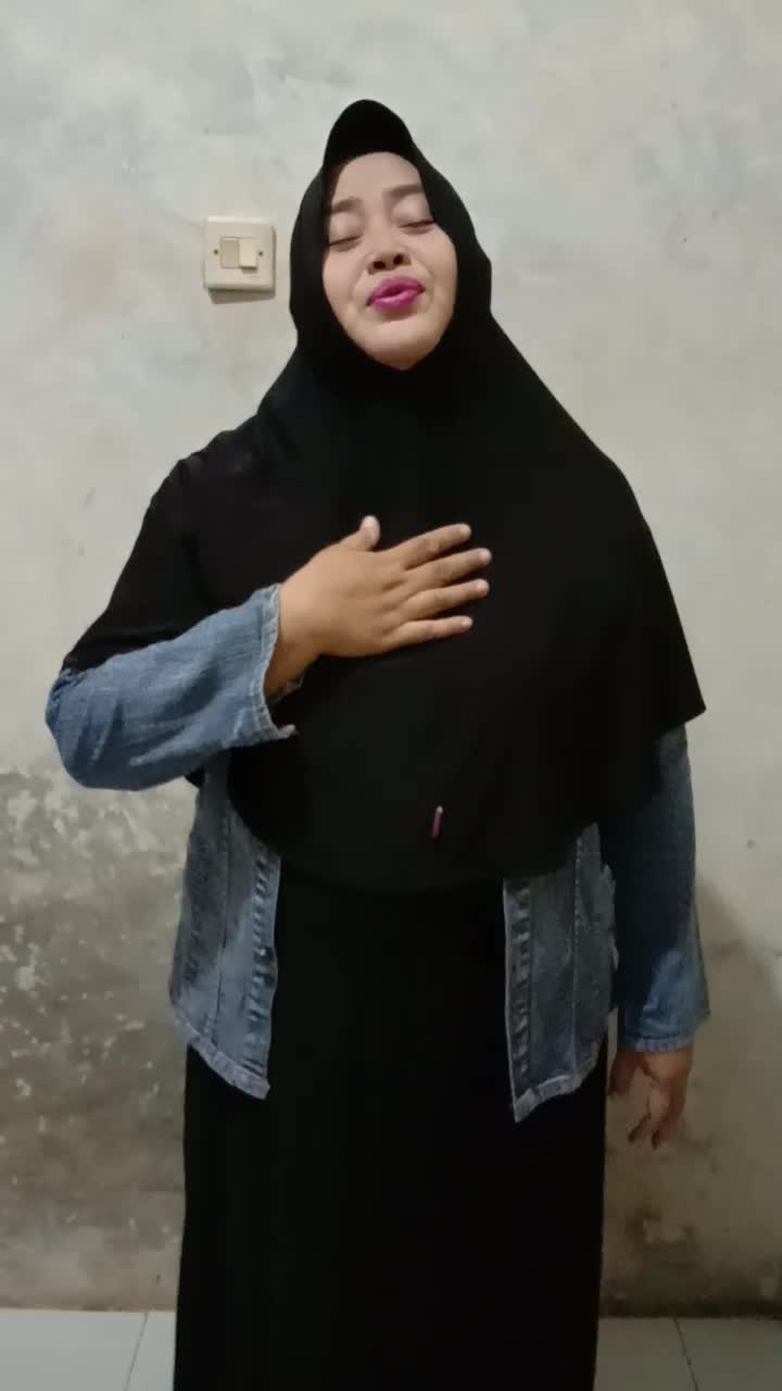 Hobi menyanyi. Motivasi mengikuti kompetisi ini adalah ingin membahagiakan anak² & keluarga saya #OnlineAuditionRisingStarIndonesiaDangdut.