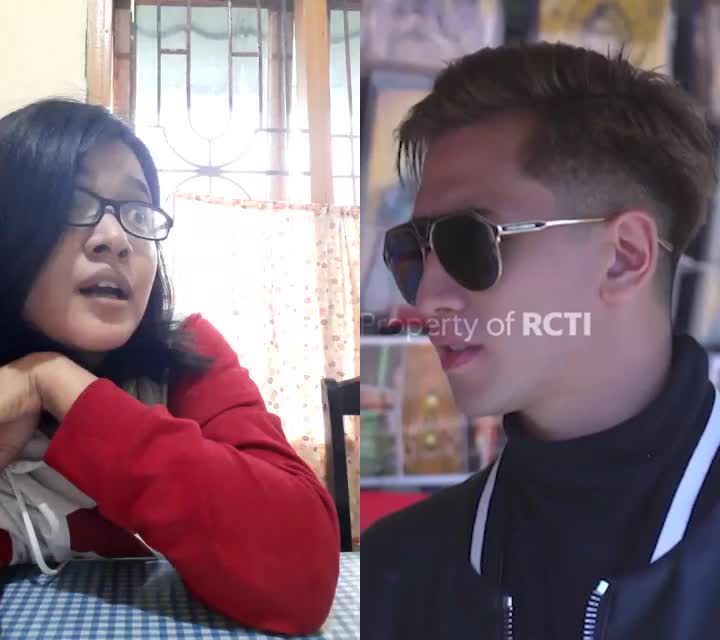 topi kembaran buat beli makanan...