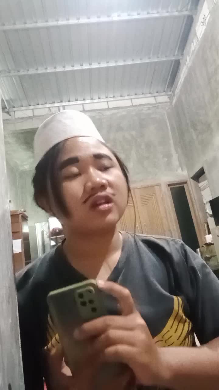 JANGAN TELFON ITU KAN CASING HP 🤣