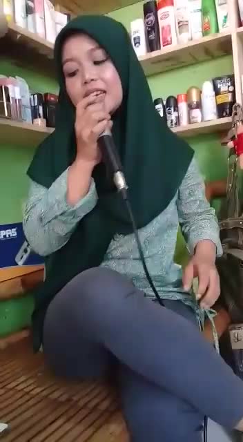 Ingin nya Jadi penyanyi asli tp sebegini adanya Cianjur menghibur😄