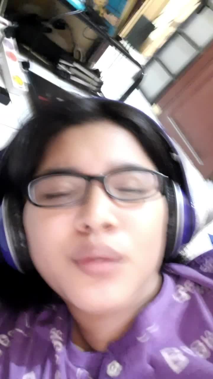 😑