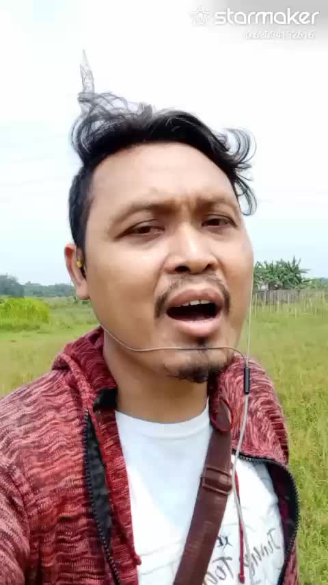 cuma kamu..coba deh dengerin dengan earphon kamu pasti akam ketawa