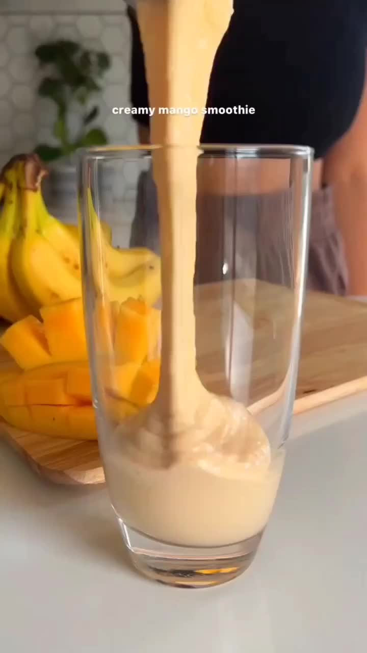 Banana mango smoothies