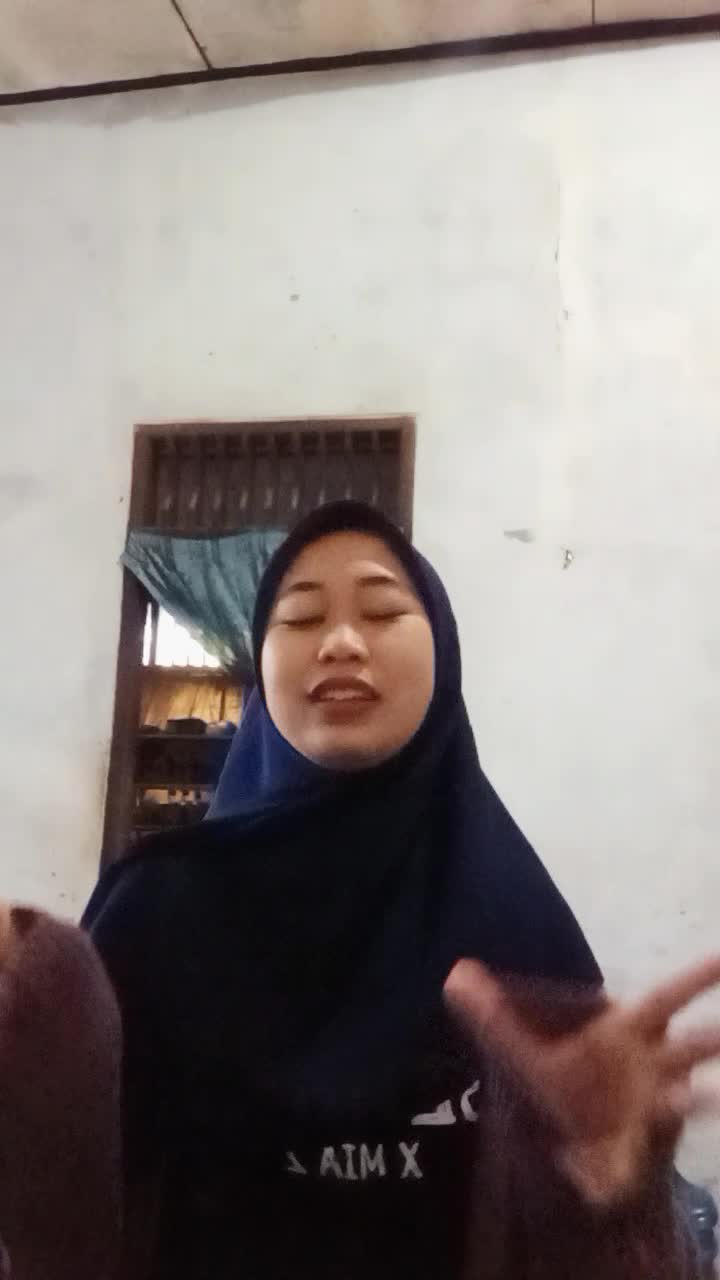  Hallo,Assalamualaikum warahmatullahi wabarakhatu,perkenalkan Nama saya Fanisa Ayu Savira,