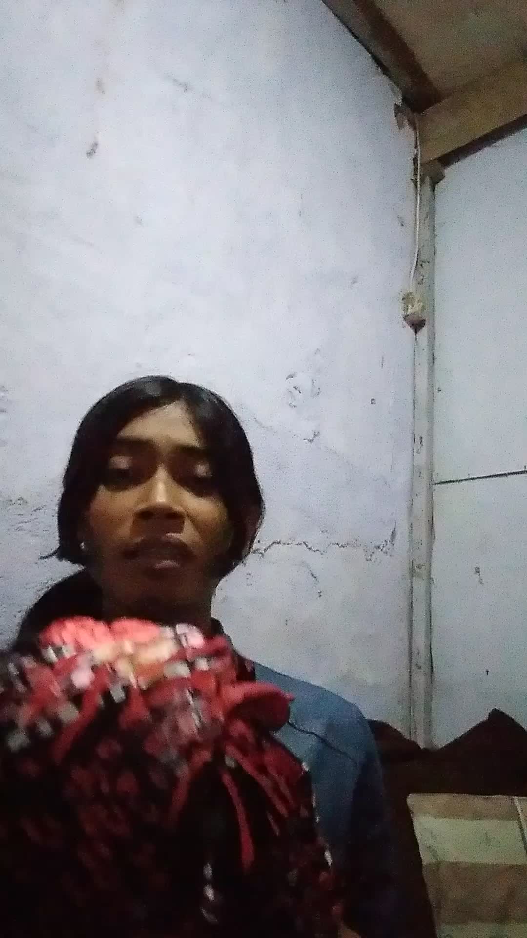 sakit gigi...sambil nglipat baju.....😀😁