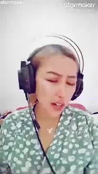 ak hobby nyanyi selain Bisa memasak .btw di program Rcti+pencarian bakat ini Bantu vote ak ya  bbrpa lagu apolud di Youtube Beti IraShell 