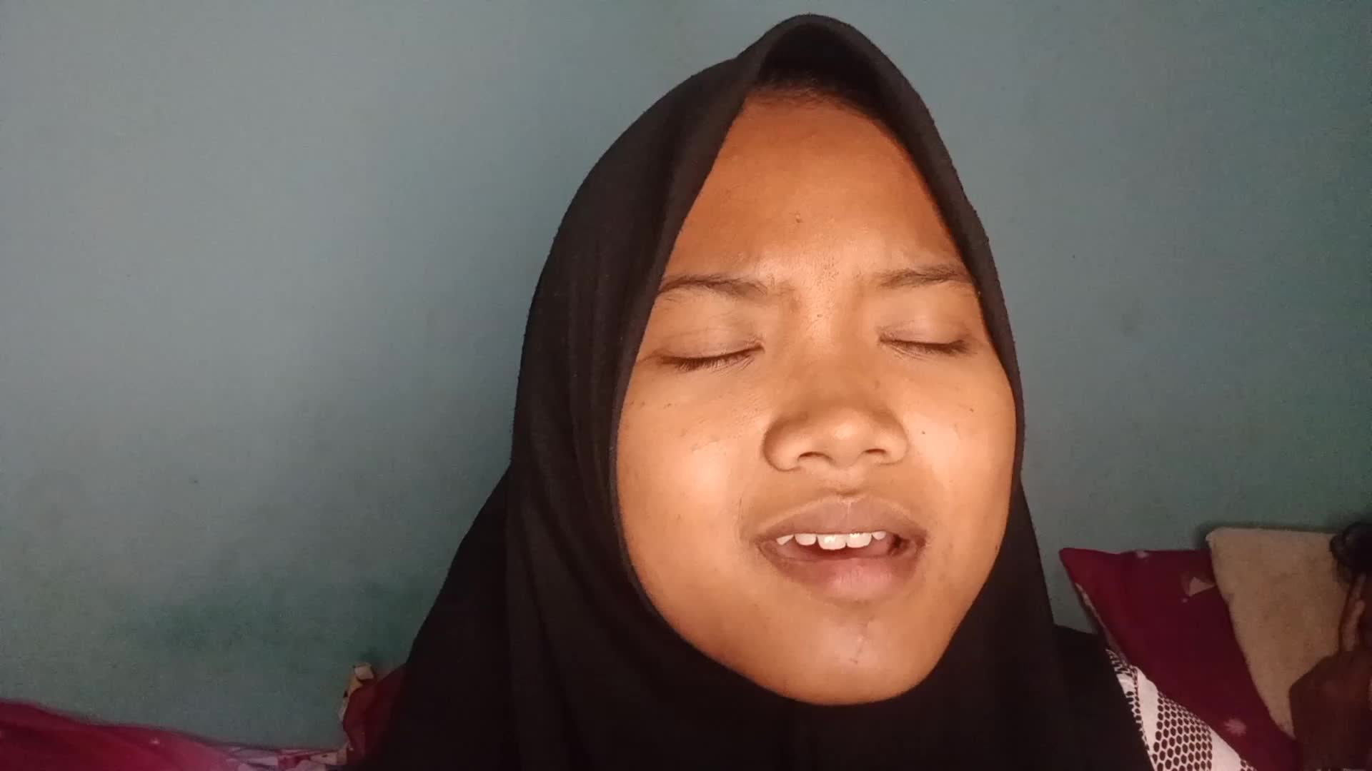 Nama: Siti zubaidah santoso. Usia: 16 tahun. Asal: kab. bolaang mongondow prov. sulawesi utara. 