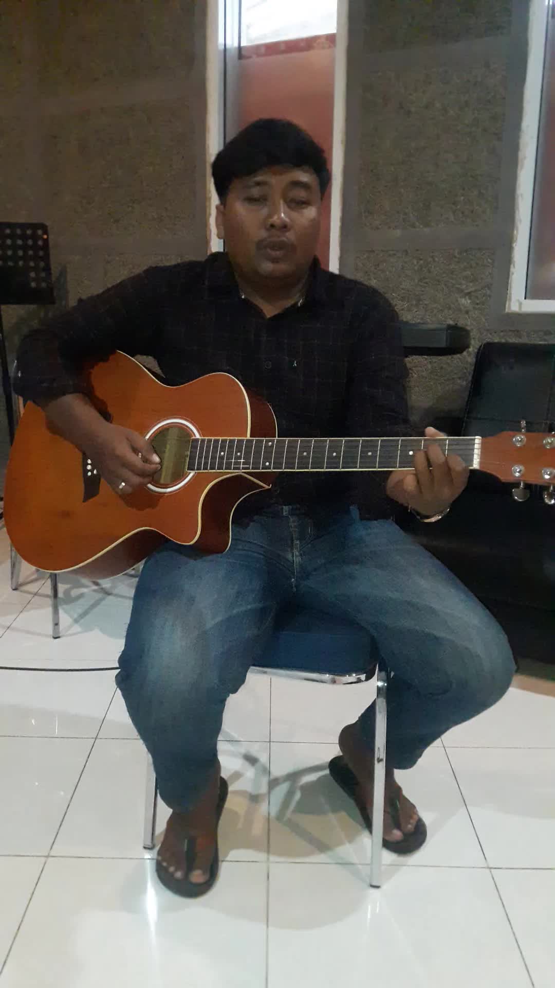 IDOL_XII KARYADI 25 TAHUN JEMBER VIRZA AKU LELAKIMU