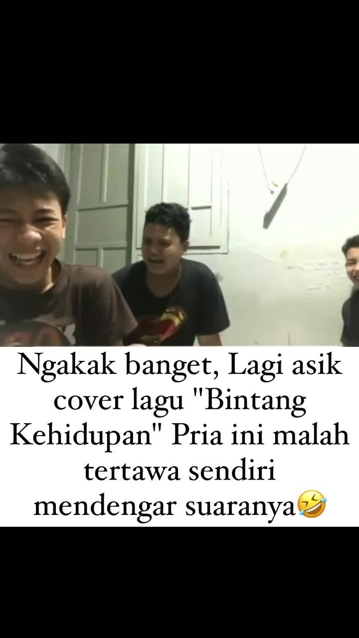 Ngakak Banget Denger Suaranya Sendiri