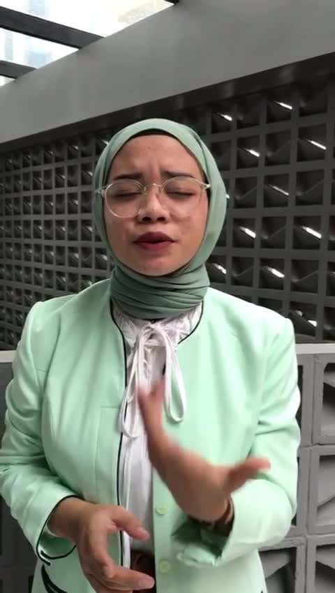 Naniq Nadhiroh-18Th-Pekalongan Jateng. Lagu: El oum&Ala baly . yuk kembangkan sholawat menuju Indonesia hebat! Semangat semuanya yg Audisi😙