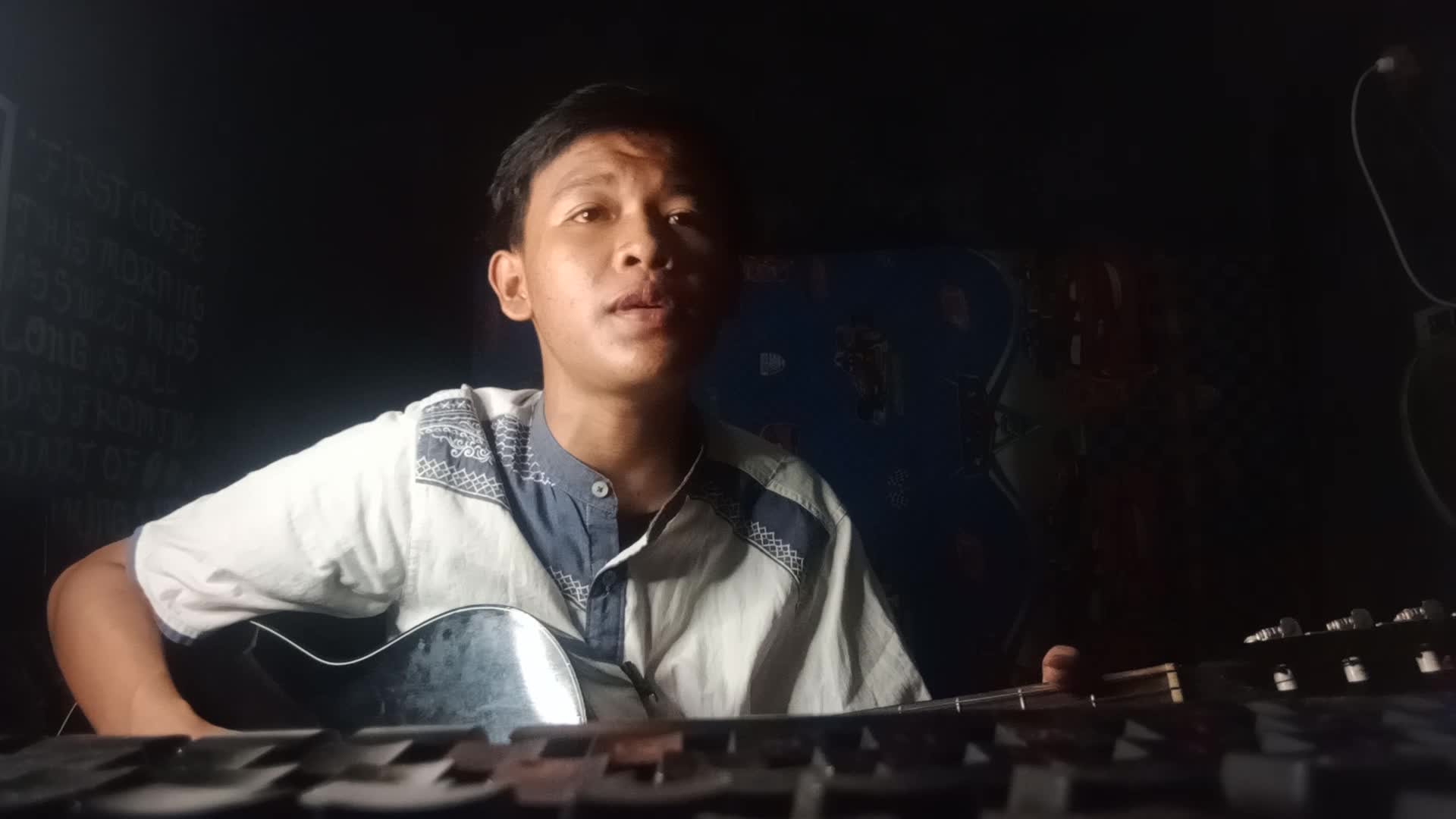 assalamualaikum wr.wb perkenalkan nama saya Nico Fadhlan Valentino,saya mengikuti voice of ramadhan untuk mengembangkan bakat saya