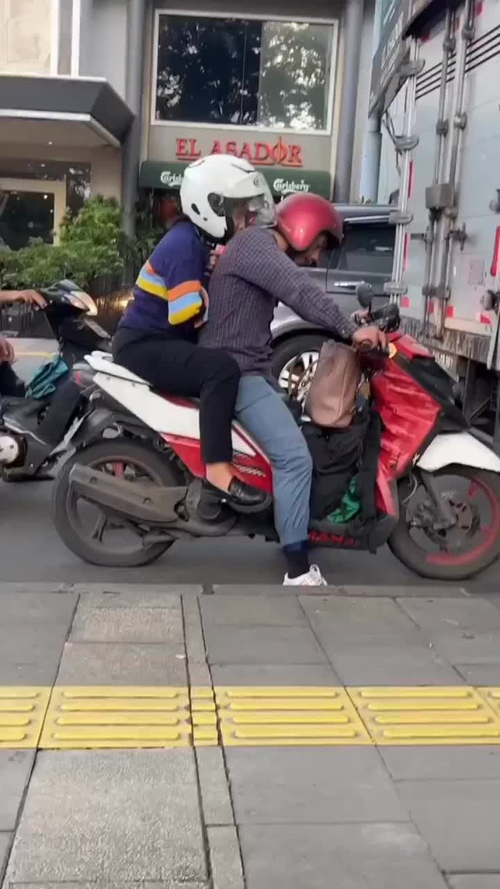 Pegel Dah Itu Leher