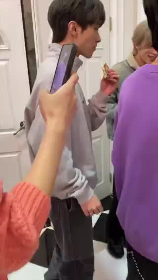 Hi