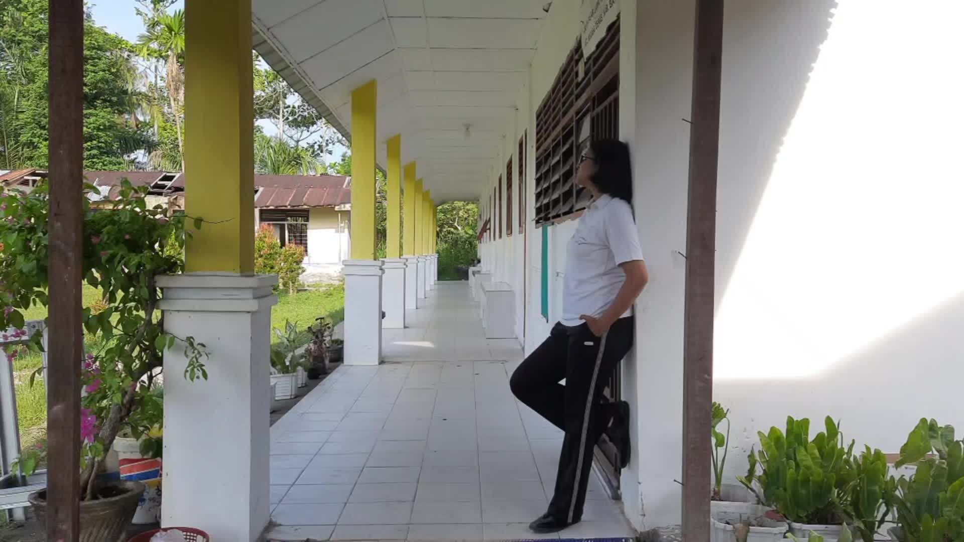 Pacaran pas jam olahraga. Siapa yg begitu hayo? Kisah Kasih di Sekolah. Sebuah ekspresi kisah cinta masa sekolah dari Augie Wina 💕