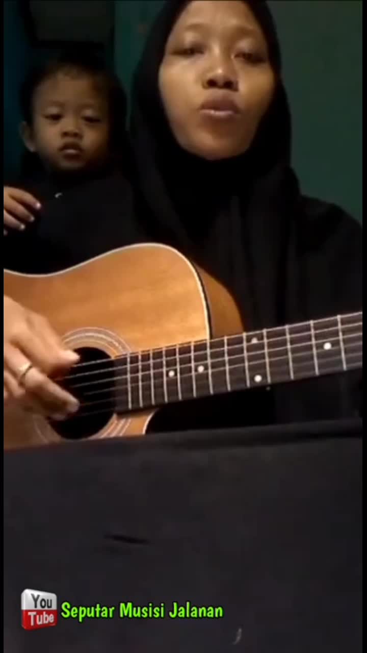 Nike Ardilla Tinggallah Kusendiri Cover Pengamen Ade Tinna Wijaya (Suara Merdu Bikin Baper) 😭