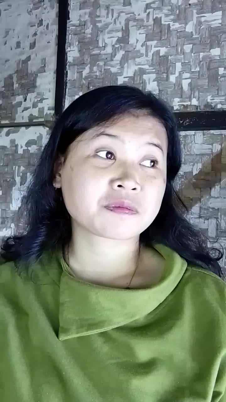 hayo yg suka ngintip siapa nih,Mirna kepo aja