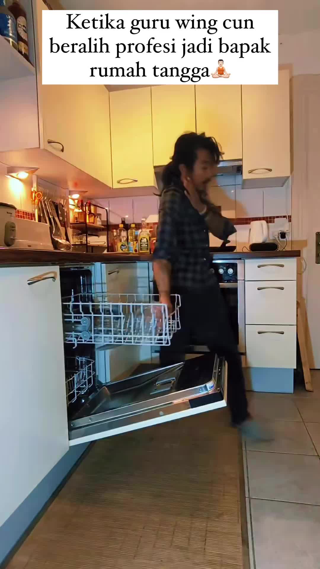 Jackie Chan Ketika Disuruh Ke Dapur
