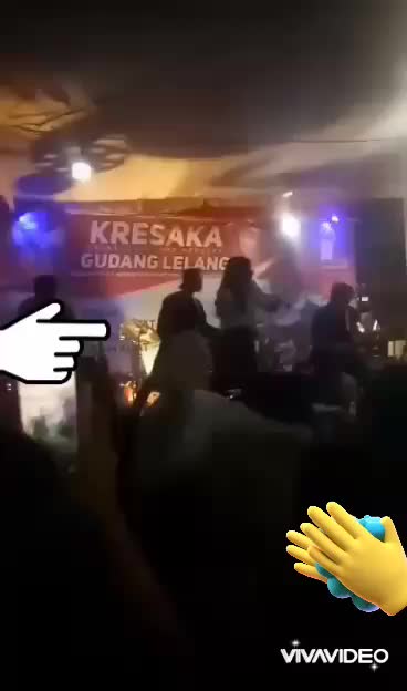 antusias nya five dreams band dan para pemuda pemudi gudang lelang pentas musik memeriahkan HUT RI ke 77