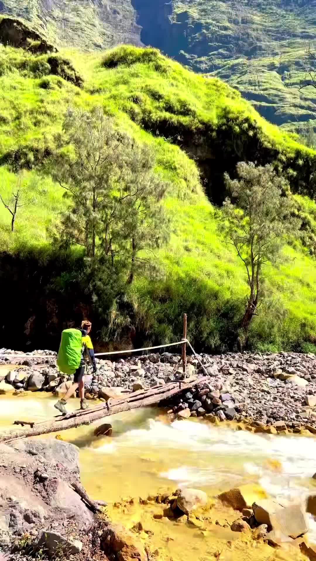 Siapa yang setuju juga kalo Rinjani adalah salah satu yang setiap sisinya indah?
