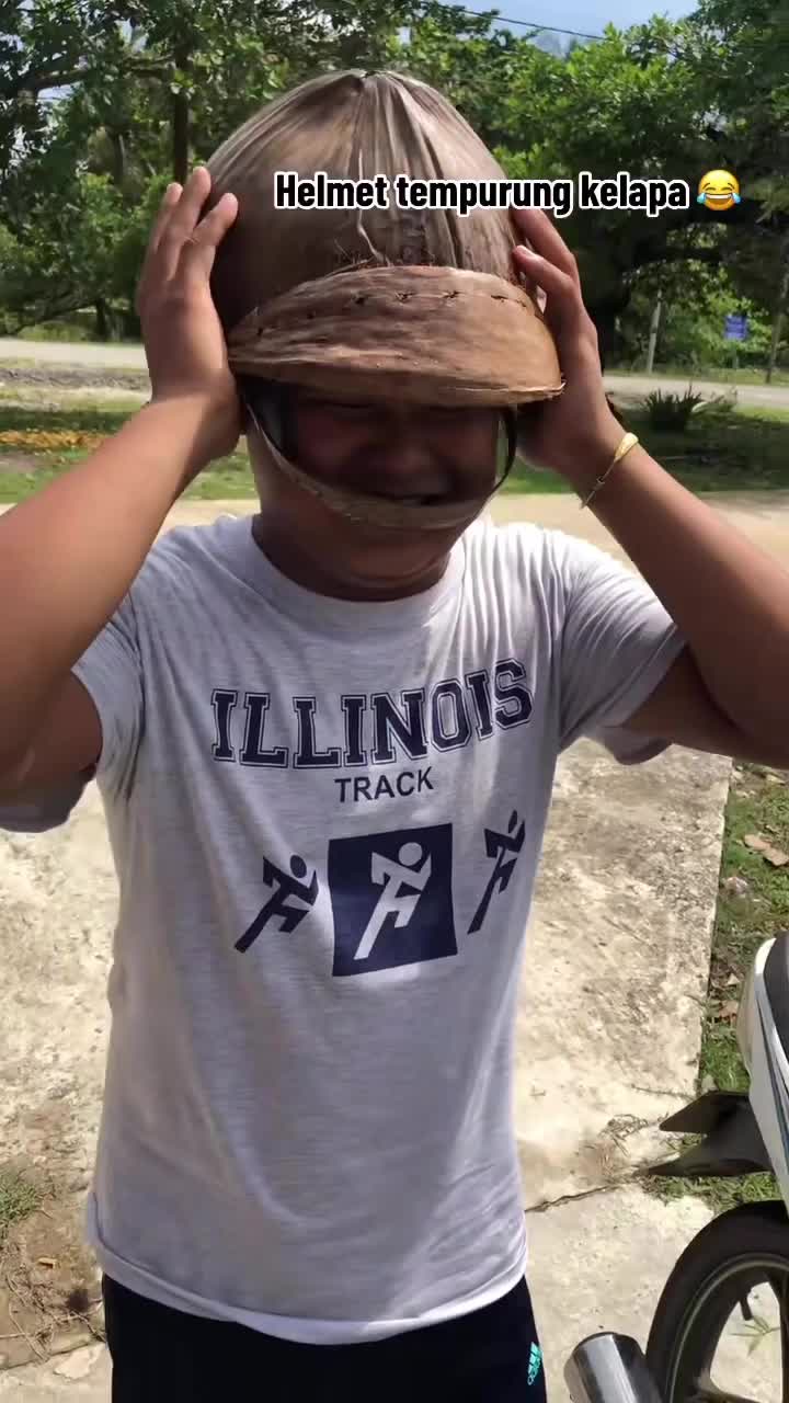 Helm Dari Tempurung Kepala