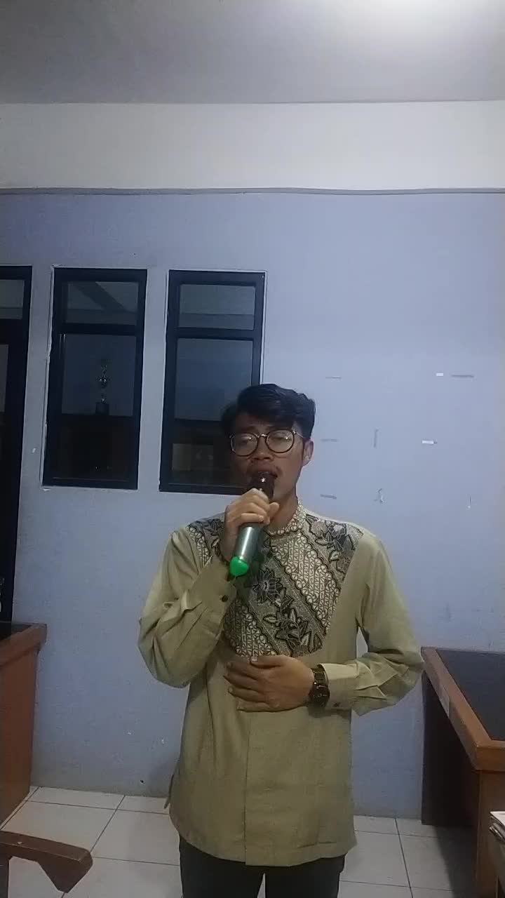 Nama Dede Firman, umur 21 tahun, asal kota Bandung, lagu yang di bawakan Sepertiga Malam (Rey Mbayang) dan Kun Anta (Humood) 