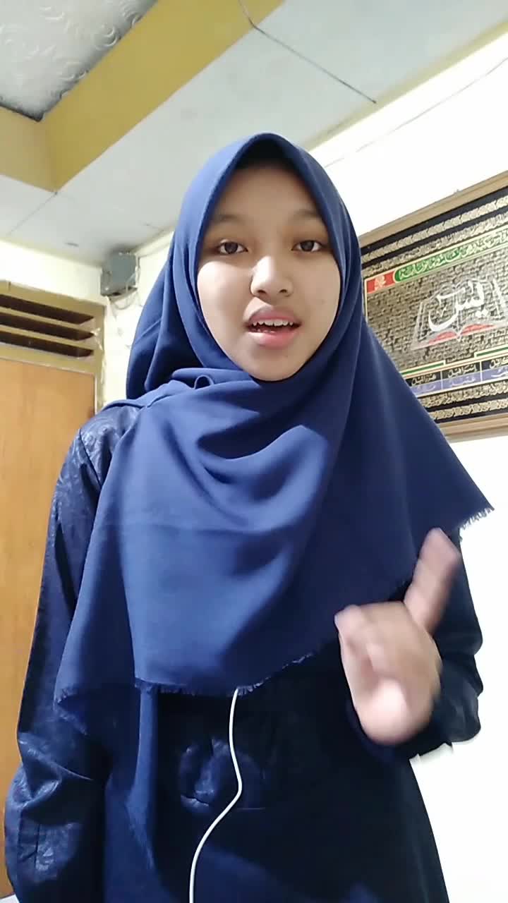 Farah Nadia Cahyati _17 th_Malang_Deen Assalam. #voiceoframadangtv