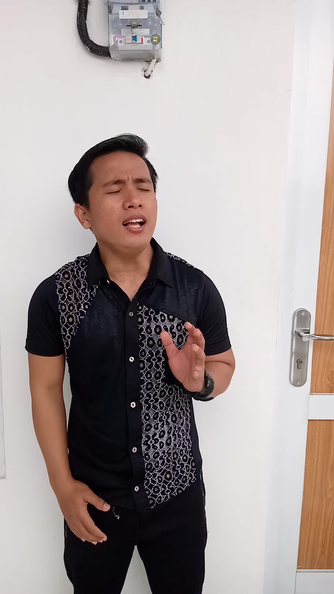 Muamarhafiz-30thn-Karawang-Penyanyi panggung dan host - Lagu Doa Suci dan lagu Tinak tin tana #OnlineAuditionRisingstarIndonesiaDangdut#