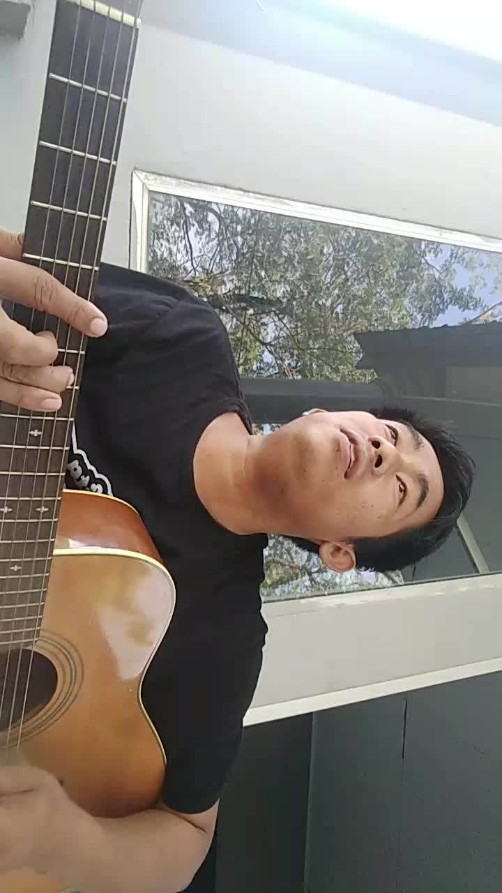 nama ardi  panggilan nicho umur 33 tahun, judul lagu sakit gigi. hobby bermusik