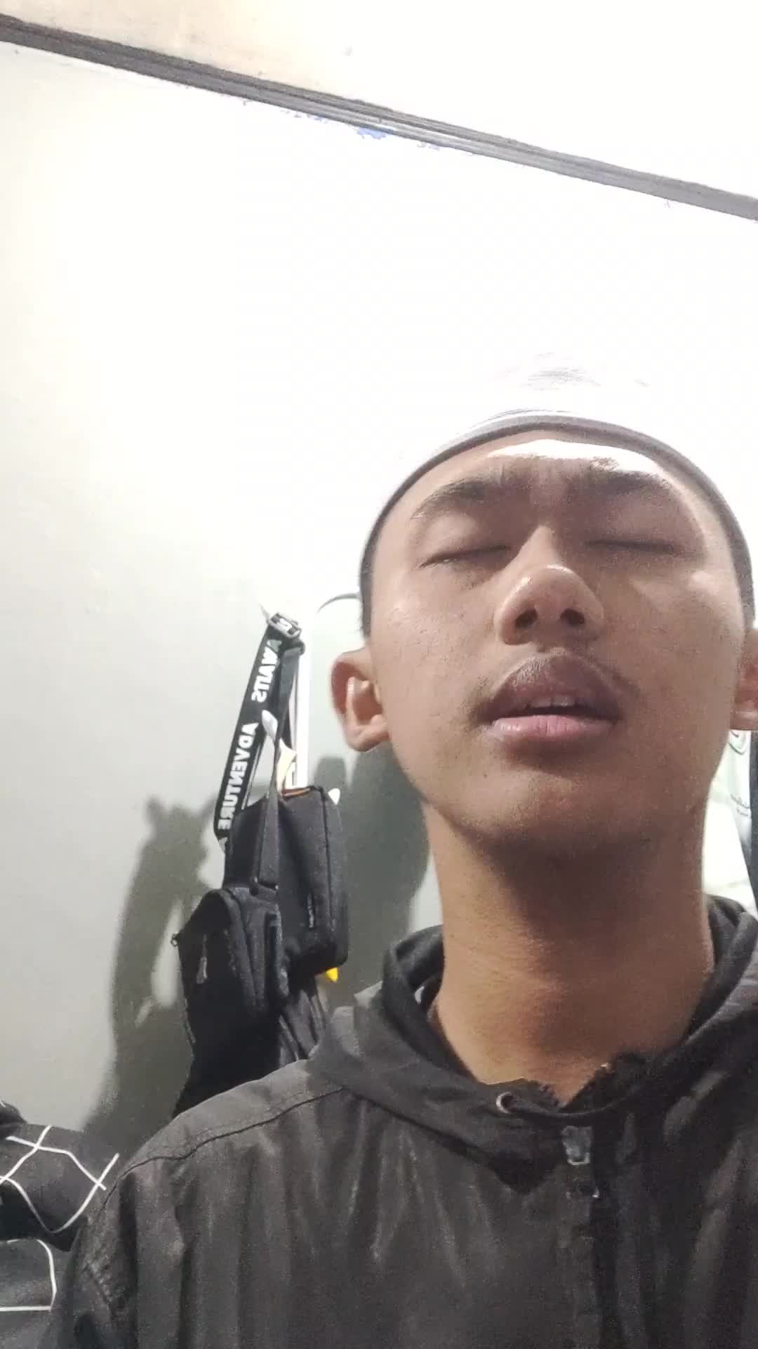 Nama : Noval Prayitno Umur: 20 Asal : Bekasi Judul lagu : Labbaikallahumma Labaik