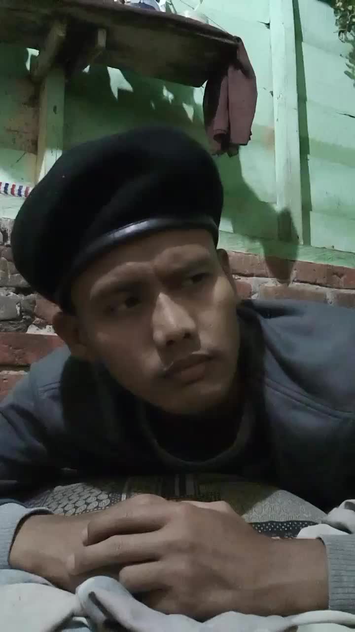 pasti ada sesuatu... mnggut macem platuk... hahahahaH