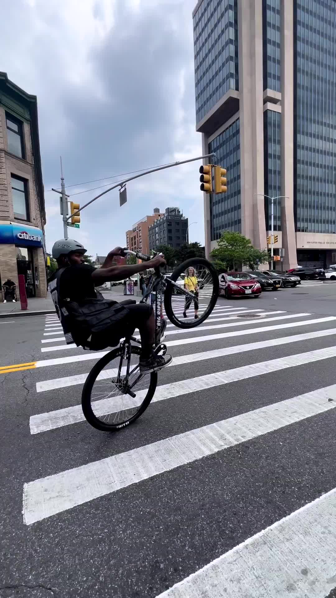 keren tapi jangan DITIRU, karena mengganggu orang lain