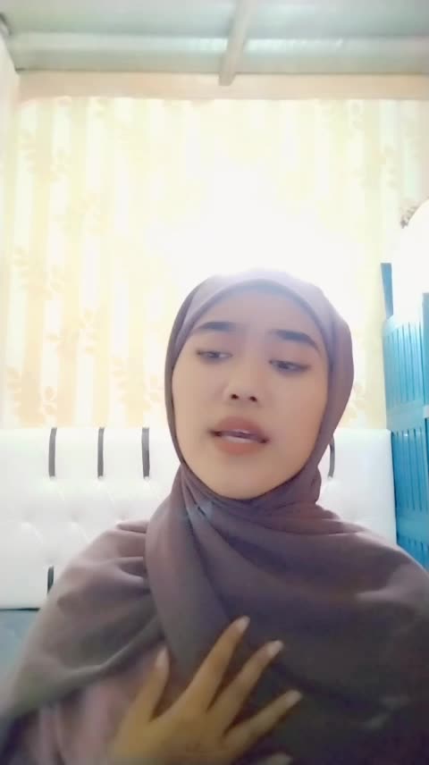 Nama : Nurul Hamidah  umur : 17 th  asal kota : Bandung  judul lagu : Lawkana bainanal habib