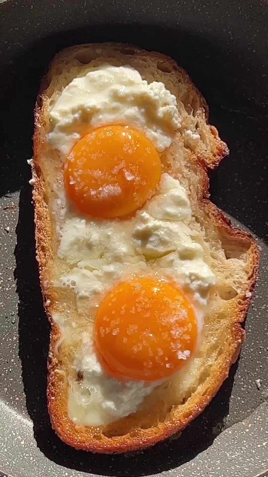 Egg + chili oil on toast😍