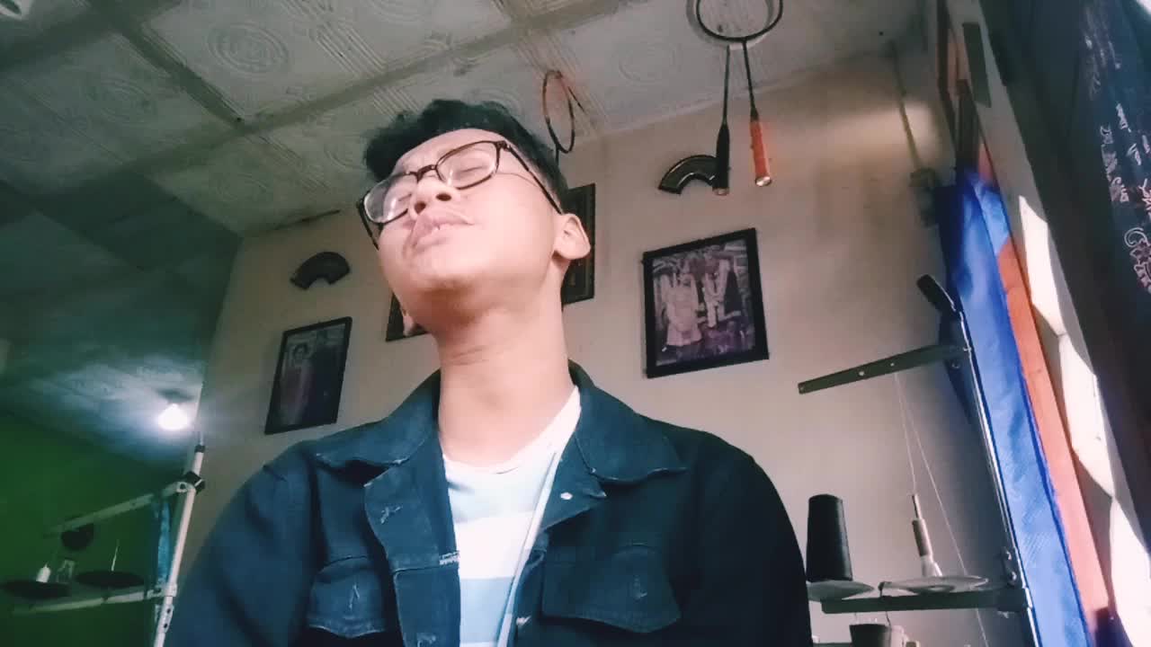 Hallo everyone! Saya hamdan dari Bandung. video ini saya buat sebagai keikutsertaan saya di #ONLINEAUDITIONRISINGSTARINDONESIADANGDUT