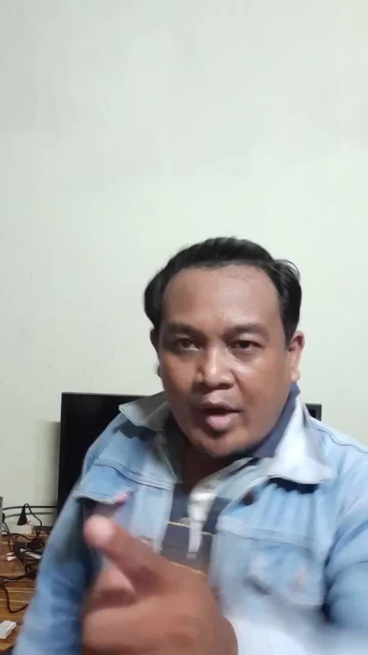 elsa ngotot minta roy tanggung jawab atas kehamilannya tp roy menolak karena hilaf telah menghamili elsa karena roy tidak mencintai elsa