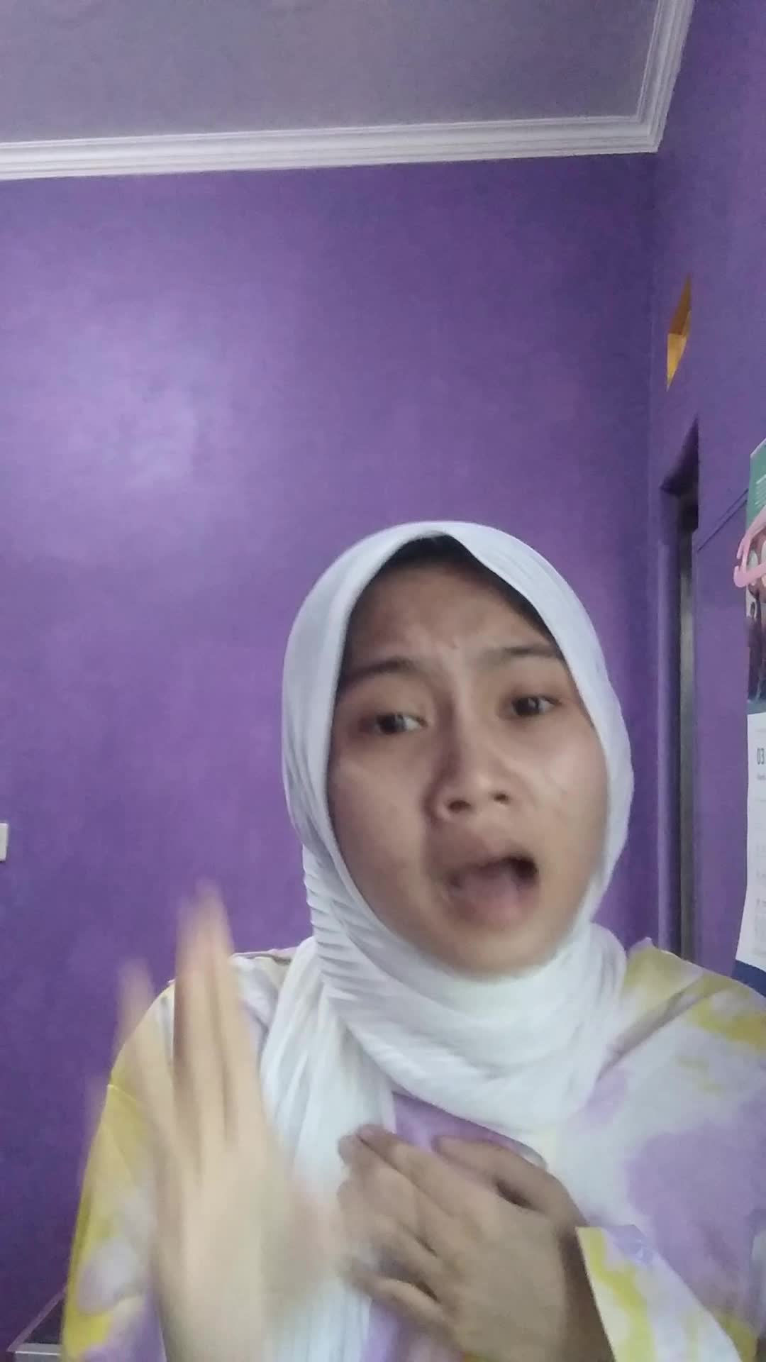 bismillah lagu ke 2 nama: nidaa khoirunnissa asal:Ciamis umur :17 lagu berjudul mengejar badai