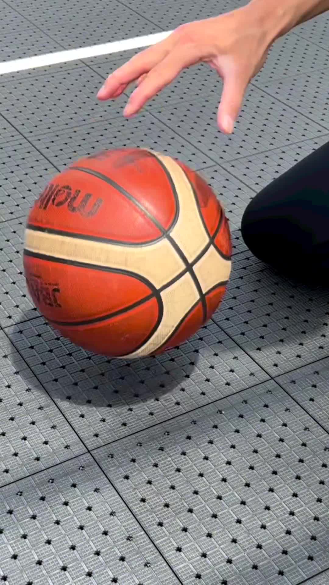 lucu banget bapaknya ajak anak main basket