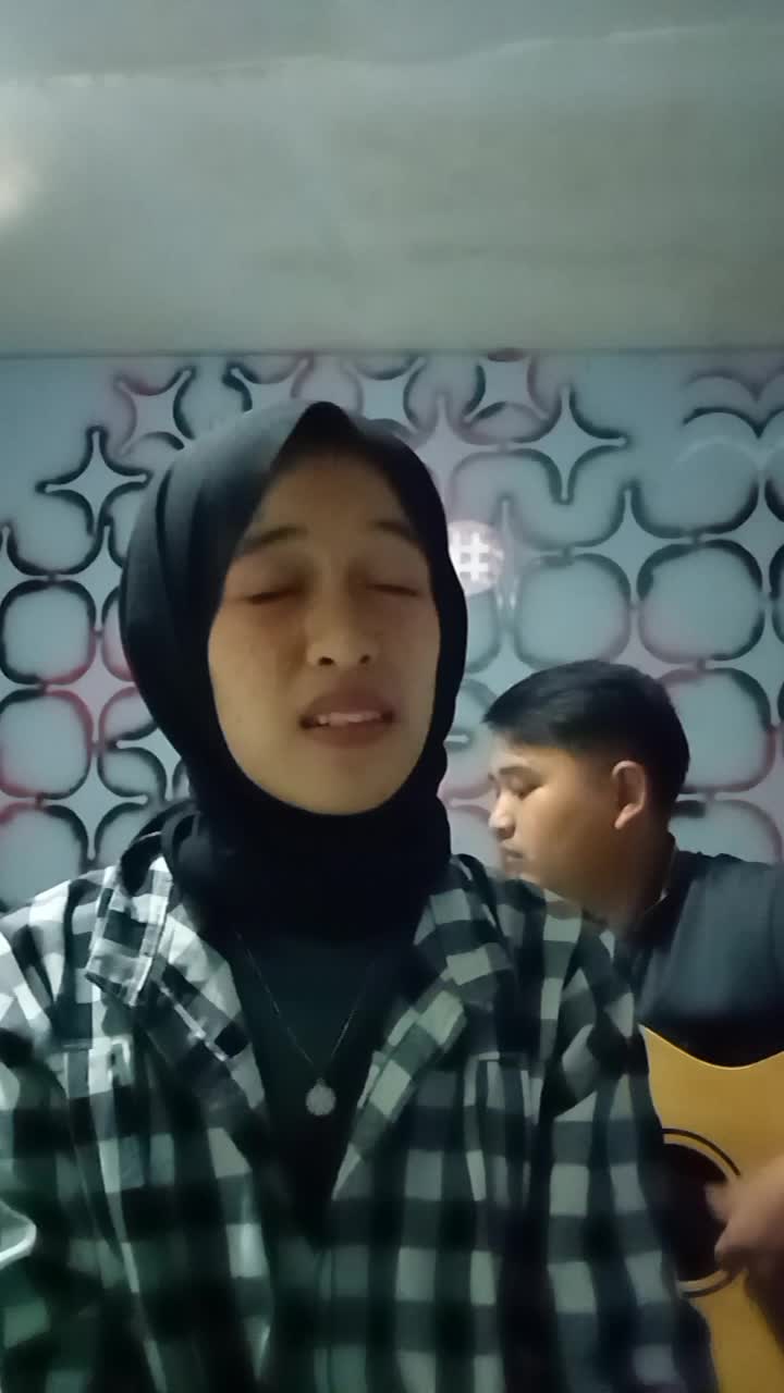 Phase 1 - Hallo perkenalkan saya Gitanuraprilliantin, asal Kota Tasikmalaya. "Jangan rubah takdirku-Andmesh"  #Audisi #ShowMeYourVoice