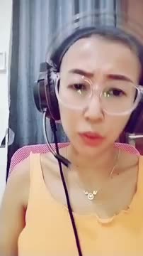 jujur saya tidak tau penyanyi aslinya ya banyakan Cover semua kan ya atau saya yg kurang uodate .smoga Masuk ya suaraak 