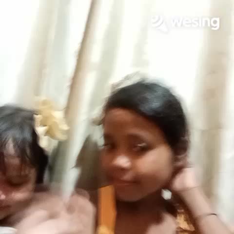 hai semuaa,  aku akan menyanyikan lagu hadirmu bagai mimpi. brsm adek😍
