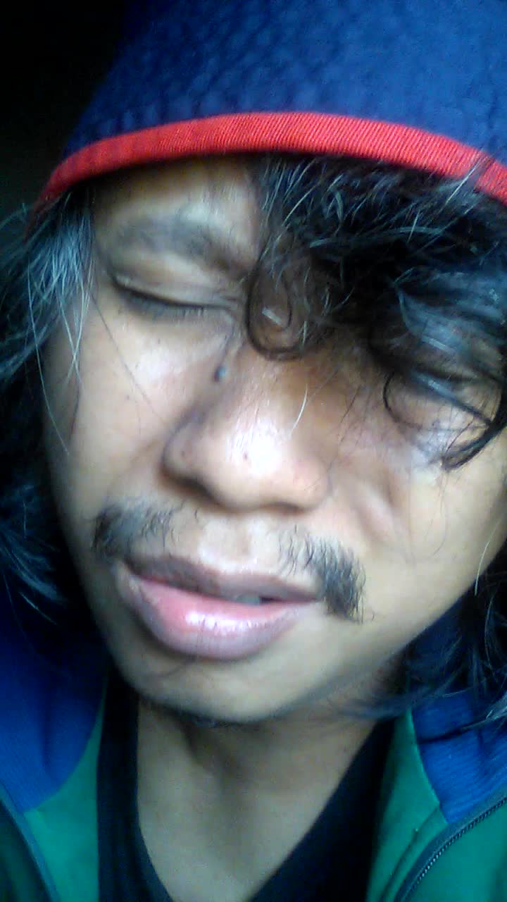 kalo inget mama n bapak jdi bikin lagu tentang mereka...bantu vote share n like..mksih