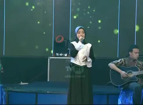 My Heart Will Go on Keroncong Version by Fika Izza El Rahma dari Kota Malang bersama GP Melody Malang,   Bakat juga nyanyi kroncong...