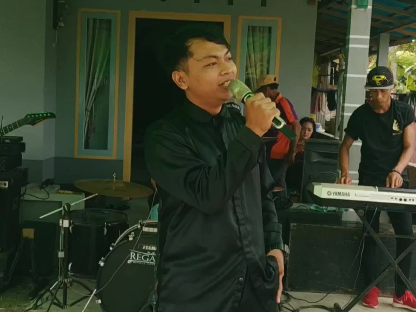 nama :rian sumantri asal kalimantan barat pontianak kubu raya usia 21 tahun#audisionlinestardangdutindonesiaa