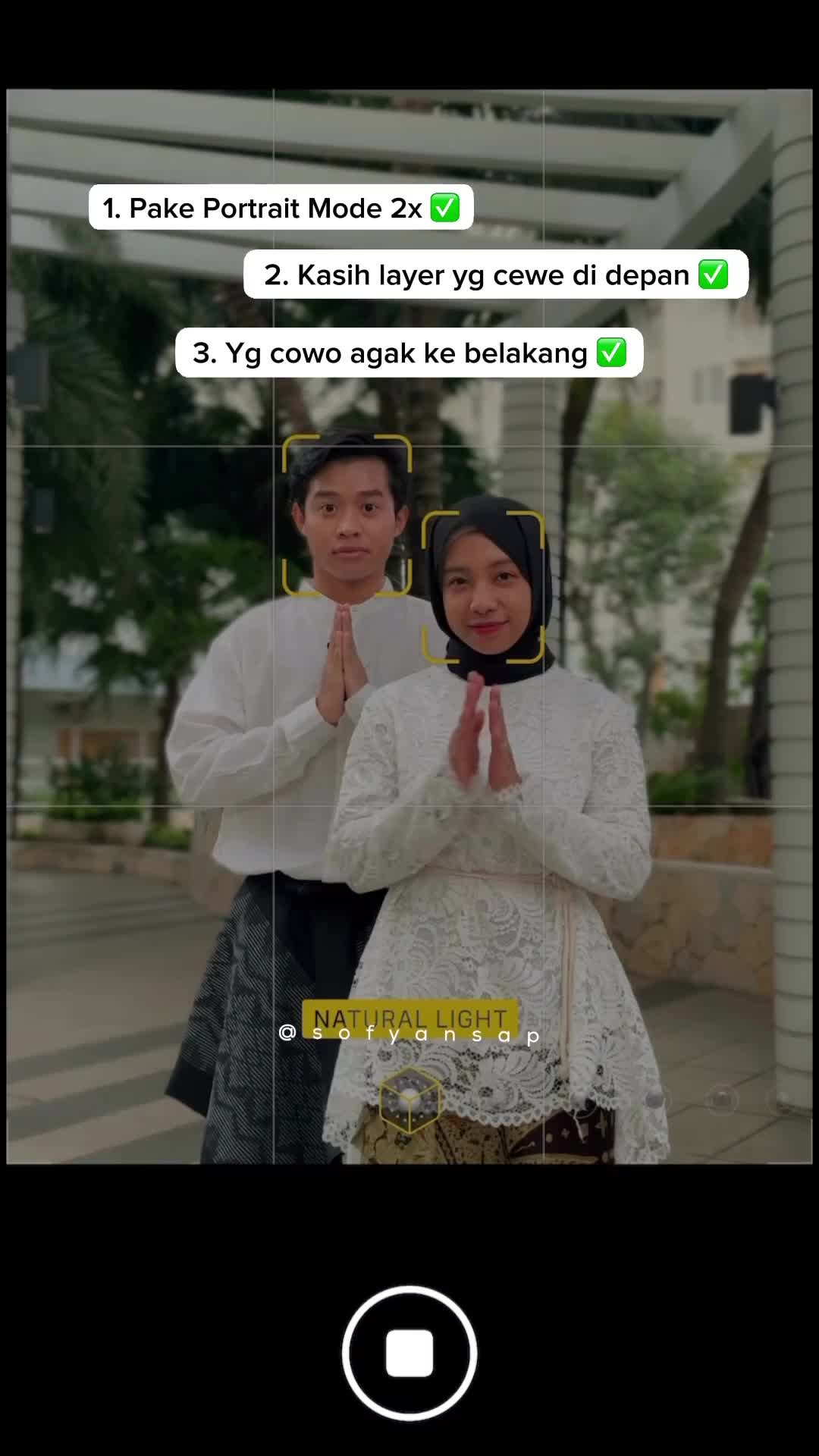 Gaya poto sama pasangan lu di rumah