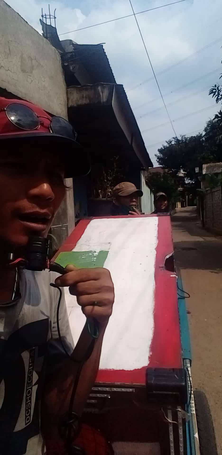 nama:apri...tinggal di depok..cita"ingin mengejar impian untuk membahagia kn anak dan istri....#online audition rising star  indonesia dgdt