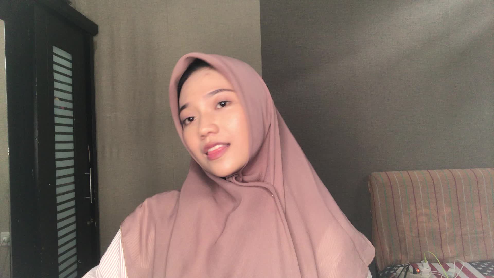 RACHAEL FIRA MEDIOYAN_23TAHUN_CILEGON_TAKKAN BERPALING DARIN