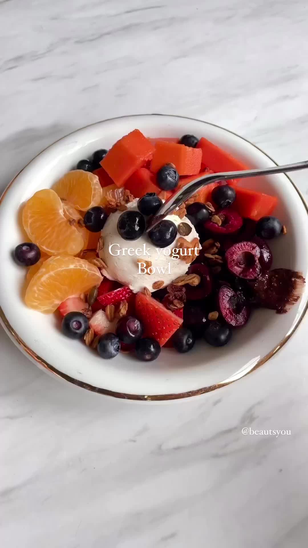 Coba bikin greek yogurt bowl yuk!