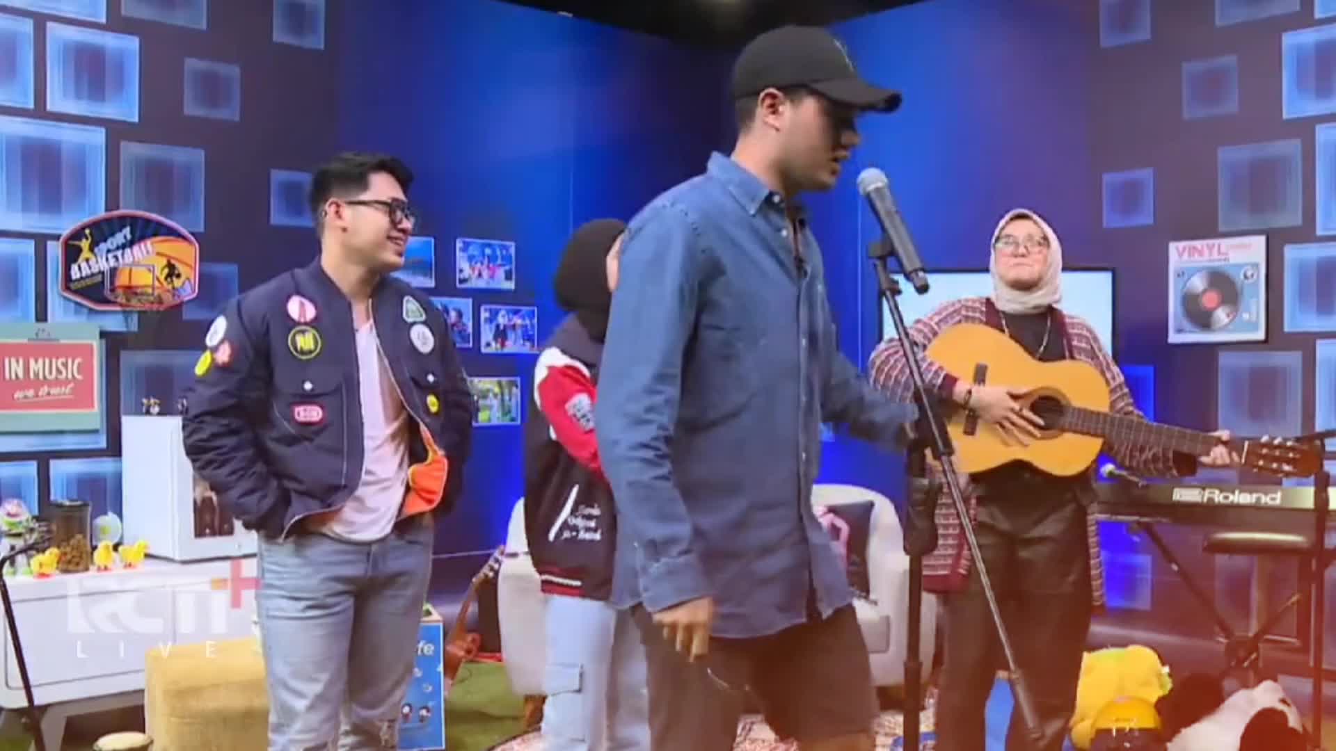 Aheyyyy seru kali iniii 🤣🤣😭 ada laki-laki hidup disini 😭