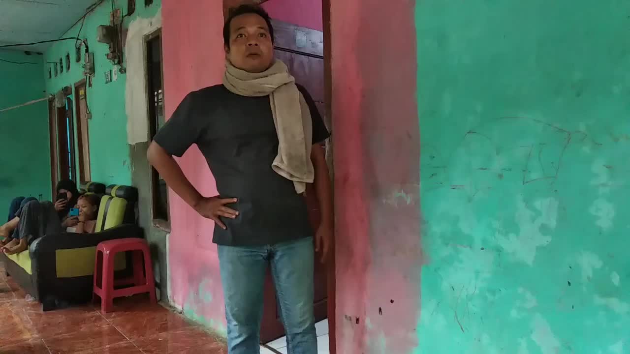 Action,,,kepala w kejedot haduuuuh ,,,, belajar akting dulu kita